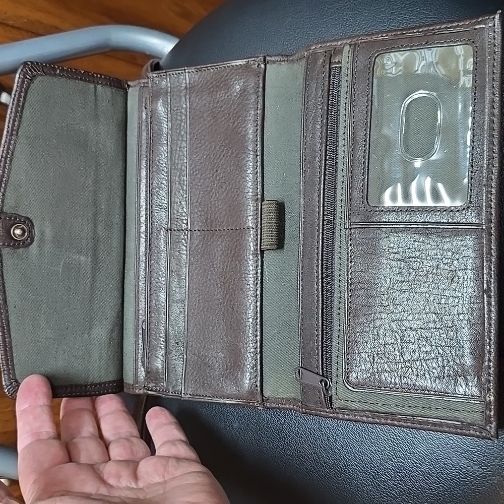 Fossil Brown Leather Clutch with Wristlet and Elegant Design 7.75" Length X 5" W - Picture 2 of 10